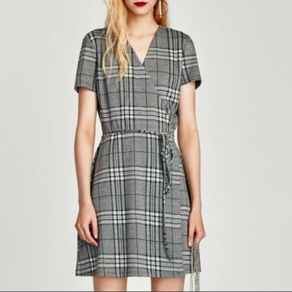 Zara Dresses & Skirts - Zara Trafaluc plaid mini wrap dress V neck grey & white Women's size S